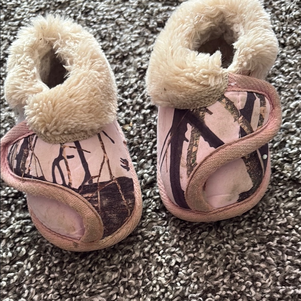 Blazin Roxx Pink and Cream Cozy Slippers